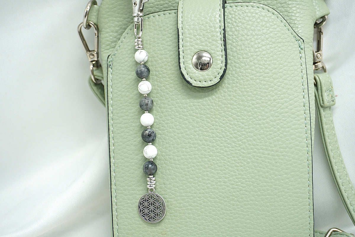 BIJOU DE SAC EN PERLES FLEUR DE VIE