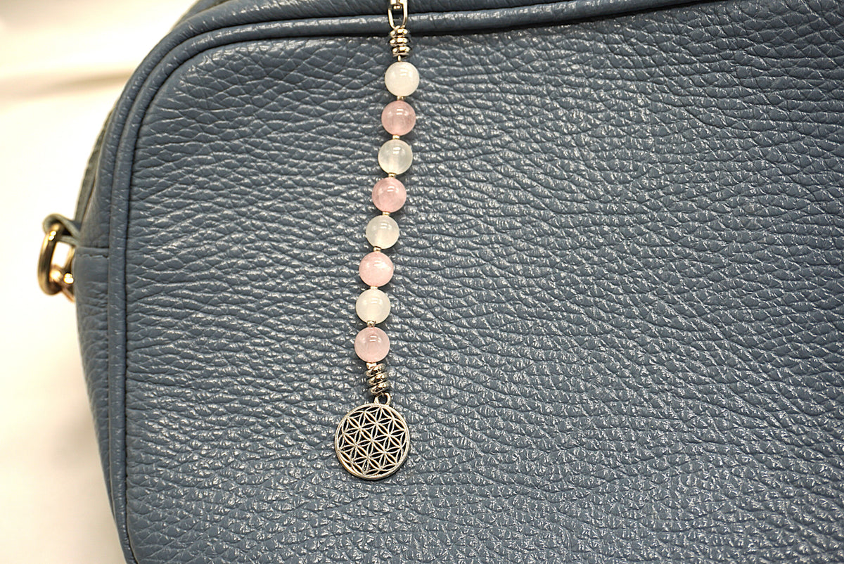 BIJOU DE SAC EN PERLES FLEUR DE VIE