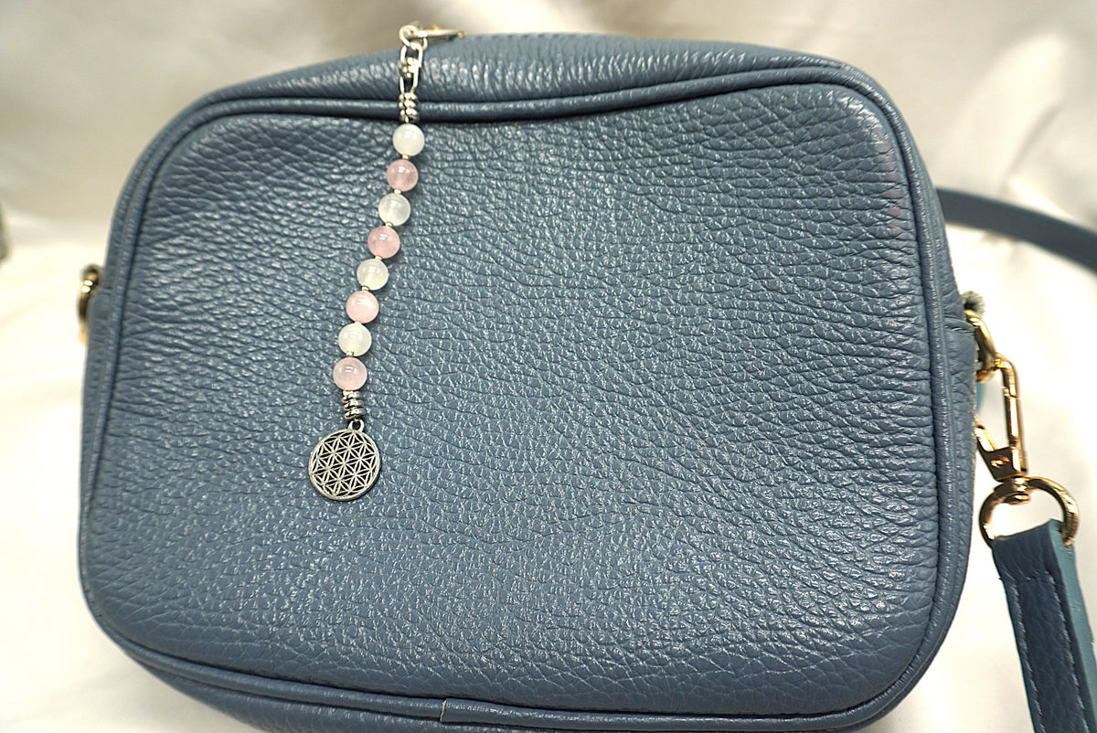 BIJOU DE SAC EN PERLES FLEUR DE VIE