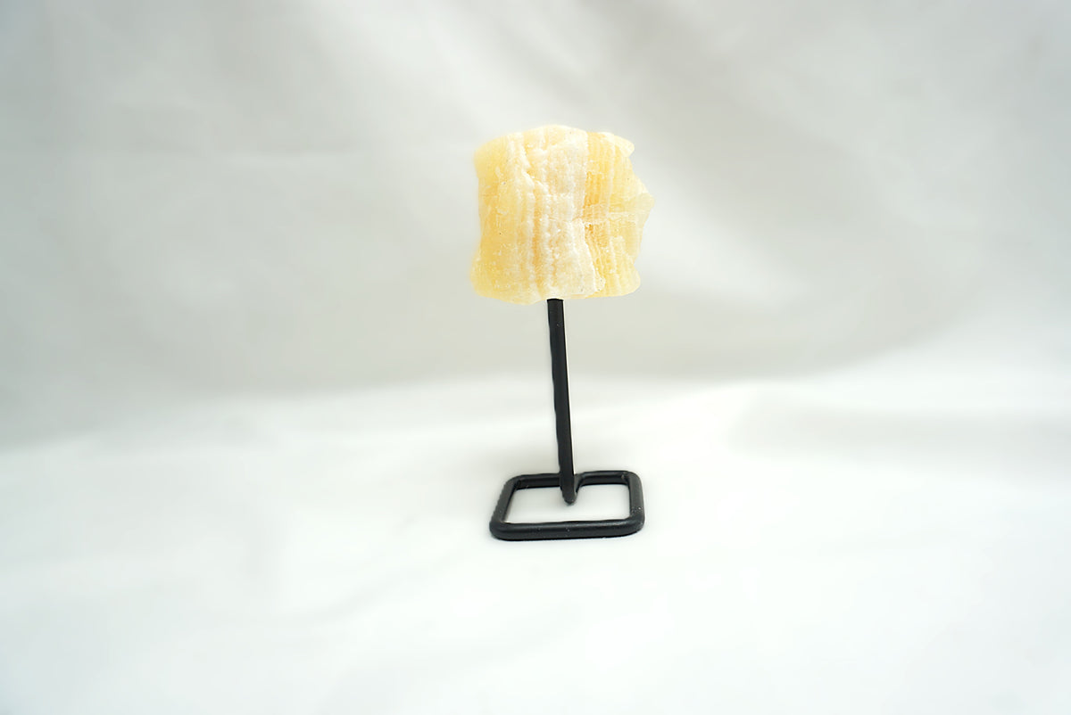 CALCITE ORANGE BRUT SUR SOCLE