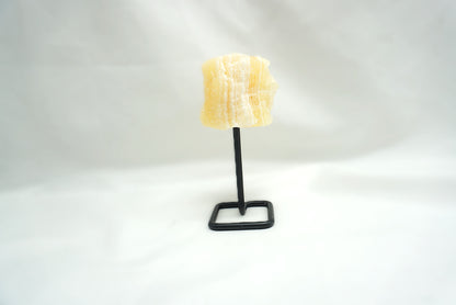CALCITE ORANGE BRUT SUR SOCLE
