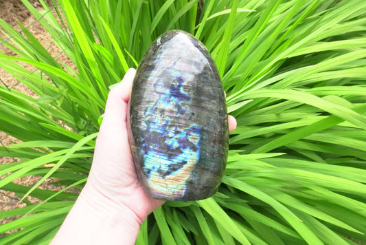 LABRADORITE BLOC A POSER ( 1140 grammes)