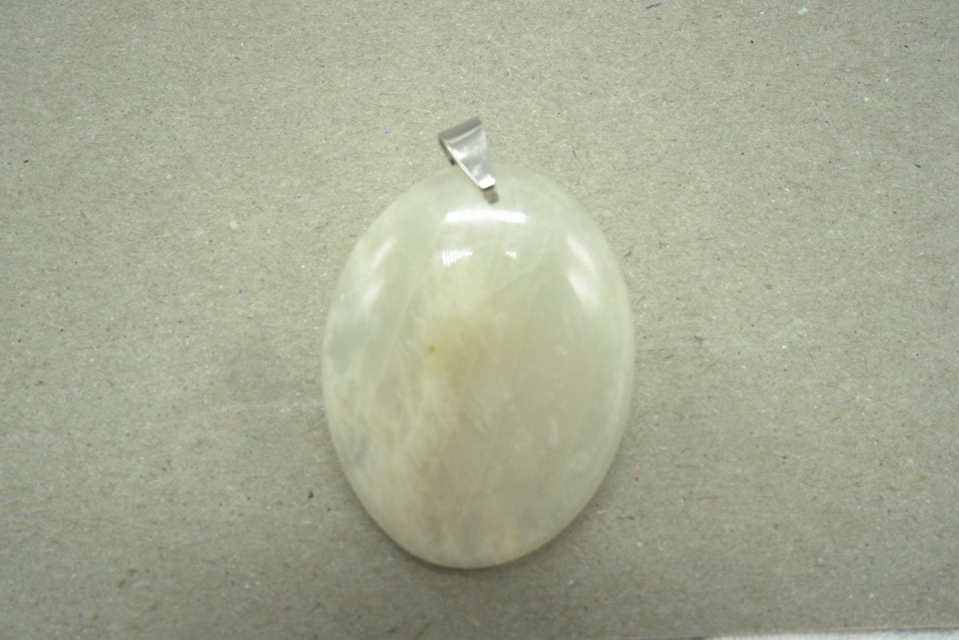 PENDENTIF OVALE PIERRE DE LUNE BEIGE