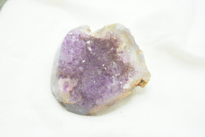 GEODE D'AMETHYSTE SUR GANGUE D'AGATE (302 grammes)