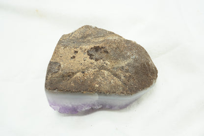 GEODINOS AGATE AVEC CRISTAUX D'AMETHYSTE (490 grammes)