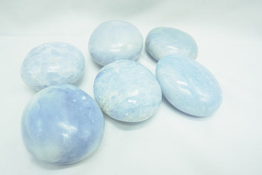 GALET CALCITE BLEUE (+ de 150 grammes)