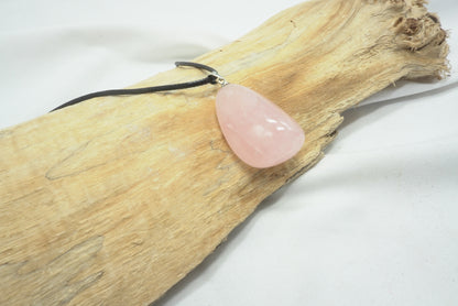 PENDENTIF PIERRE ROULEE QUARTZ ROSE 