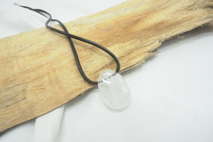 PENDENTIF PIERRE PERCEE CRISTAL DE ROCHE