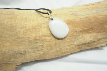 PENDENTIF PIERRE PLATE JADE BLANC