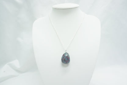 PENDENTIF PIERRE ROULEE RUBIS SUR CYANITE