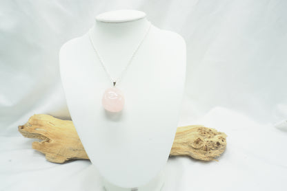 PENDENTIF QUARTZ ROSE PIERRE ROULEE