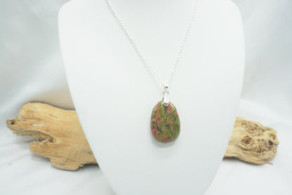 PENDENTIF PIERRE PLATE UNAKITE