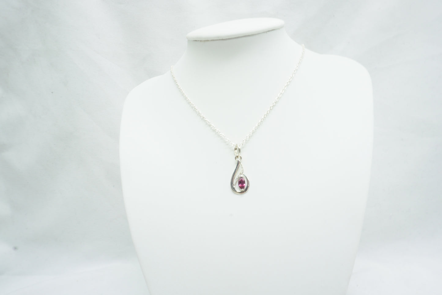 PENDENTIF GOUTTE GRENAT ARGENT