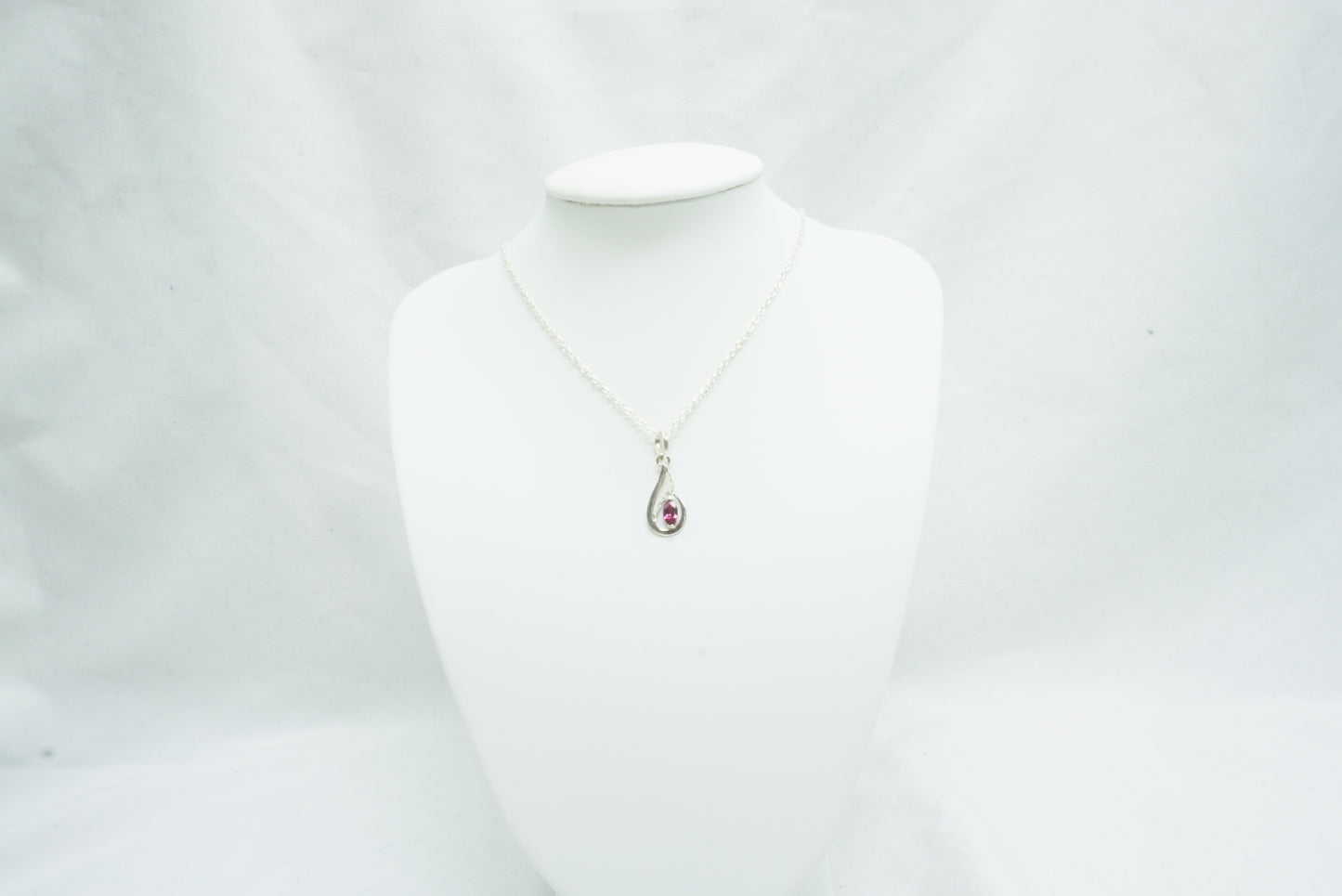 PENDENTIF GOUTTE GRENAT ARGENT