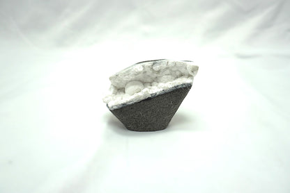OKENITE SUR AMETHYSTE