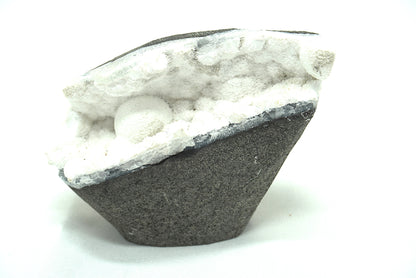 OKENITE SUR AMETHYSTE