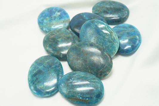 GALET PLAT APATITE BLEUE