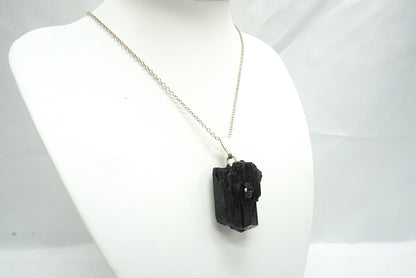 PENDENTIF TOURMALINE NOIRE BRUTE