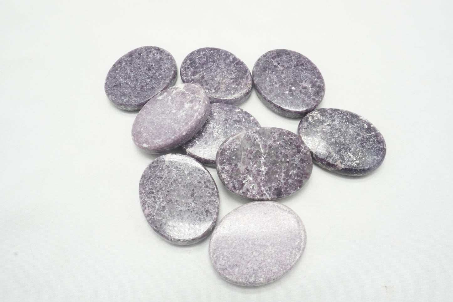 GALET PLAT LEPIDOLITE