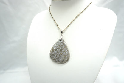 PENDENTIF CORAIL FOSSILISE