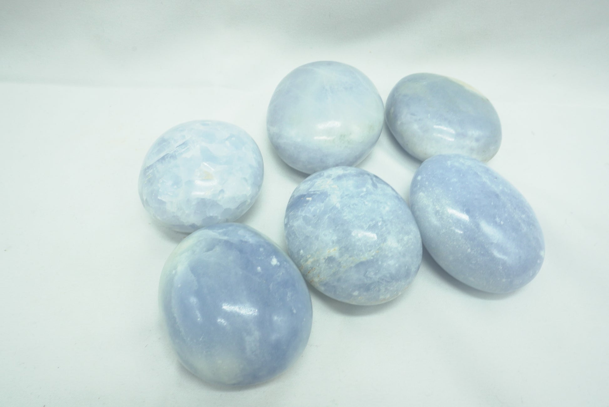 GALET CALCITE BLEUE (+ de 150 grammes)