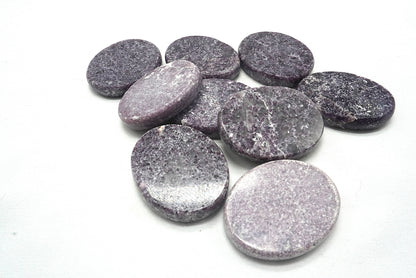 GALET PLAT LEPIDOLITE