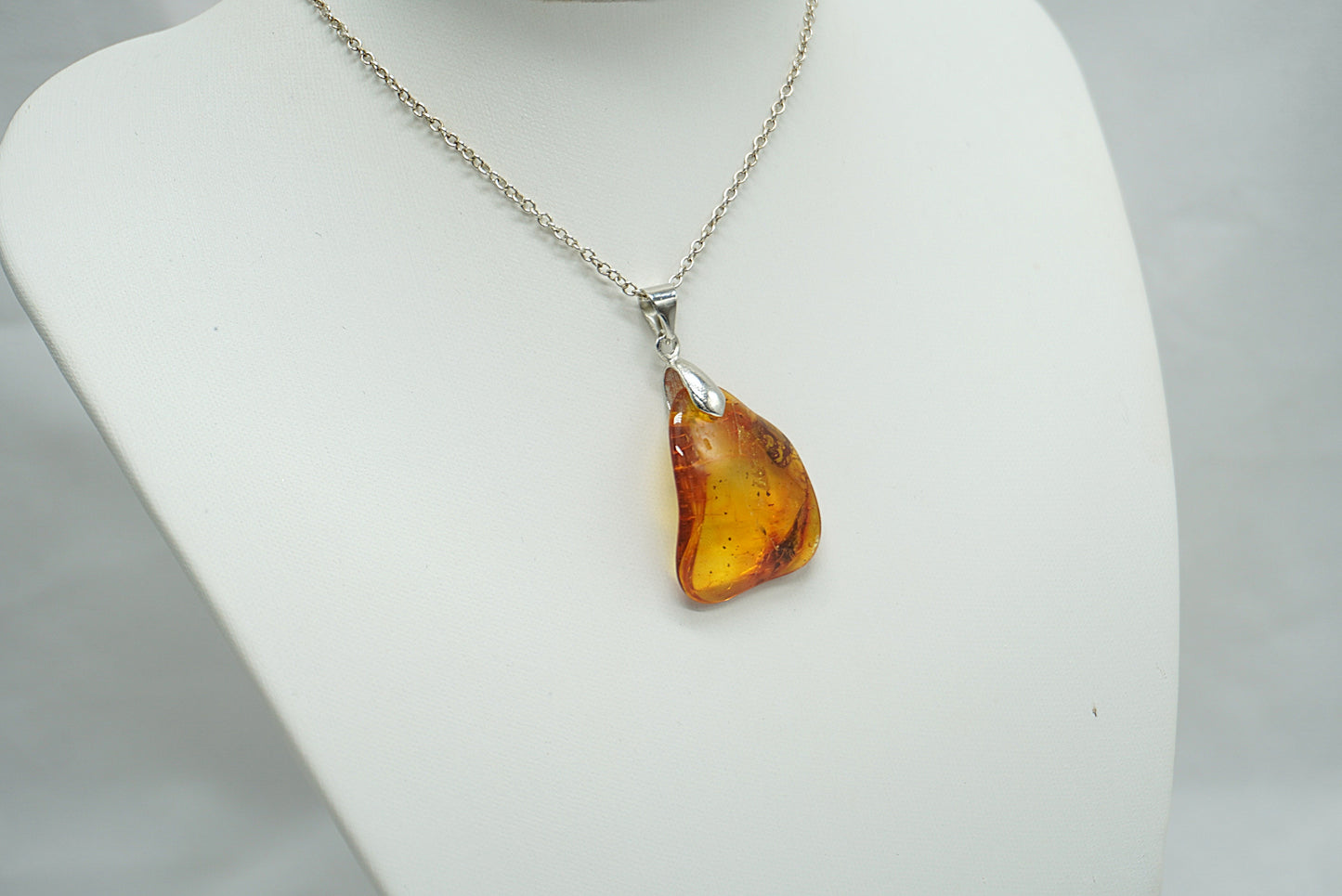 PENDENTIF AMBRE (ref 1)