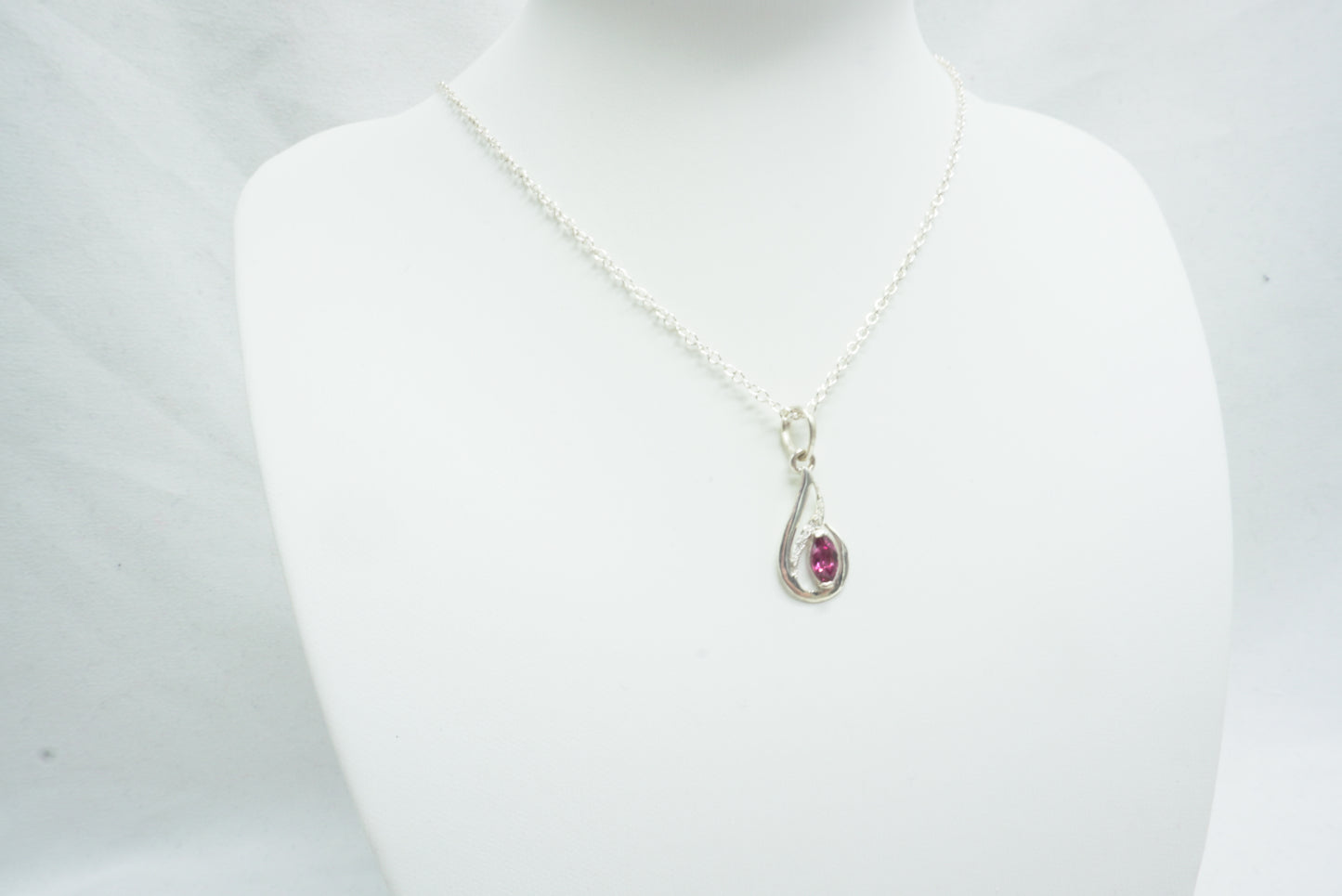 PENDENTIF GOUTTE GRENAT ARGENT