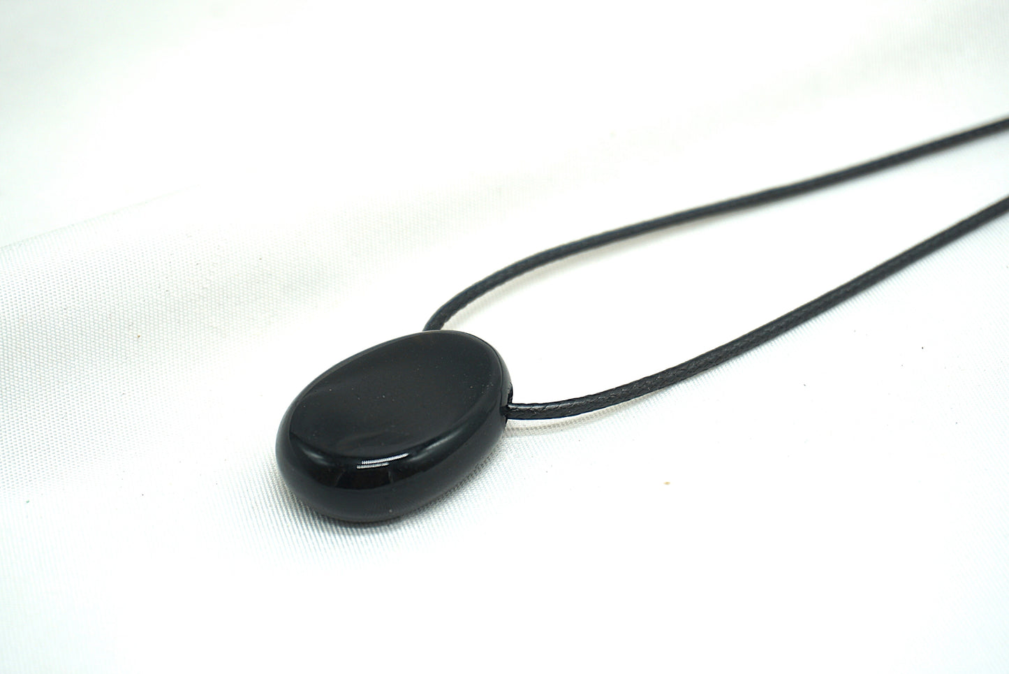 PENDENTIF PIERRE PERCEE OBSIDIENNE NOIRE