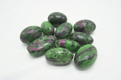 PIERRE ROULEE RUBIS SUR ZOISITE