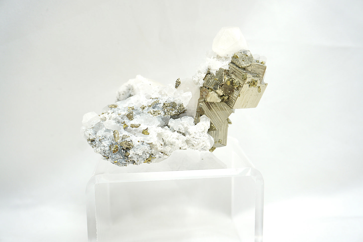 PYRITE ET APATITE BLANCHE (158 grammes)