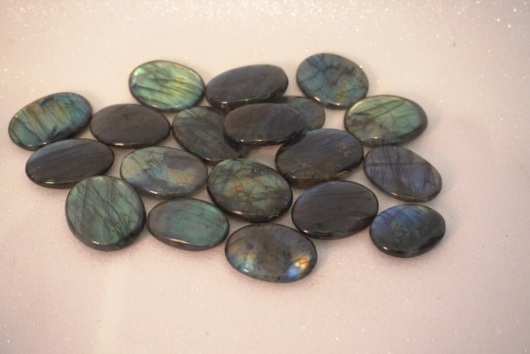 GALET PLAT LABRADORITE