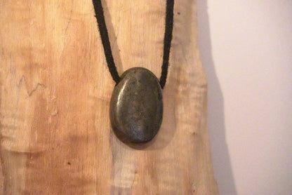 PENDENTIF PYRITE PIERRE PERCEE 