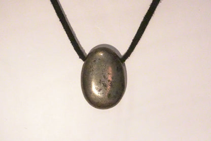 PENDENTIF PYRITE PIERRE PERCEE 