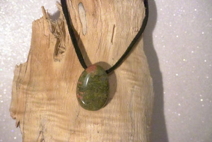 PENDENTIF UNAKITE PIERRE PERCEE