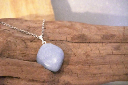 PENDENTIF ANGELITE PIERRE ROULEE