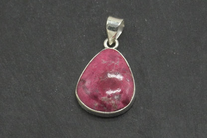 PENDENTIF THULITE SERTI ARGENT ( 5 grammes)